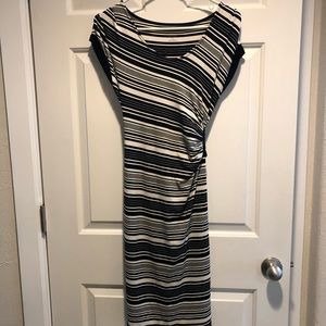 5 for $15. 💙 Black and white maternity dress